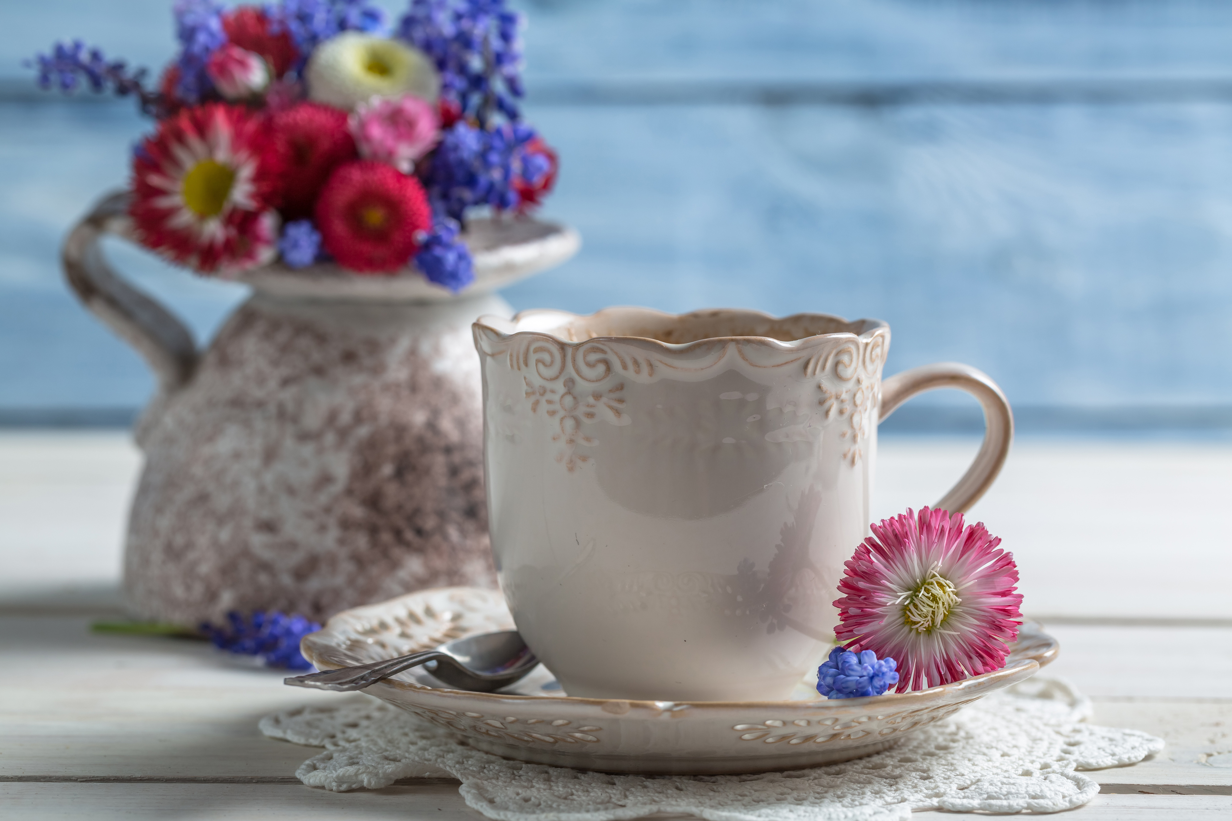 餐桌 杯子 鲜花 4k图片_5632