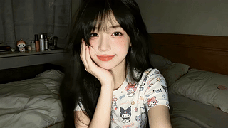 可爱碎花睡衣女孩