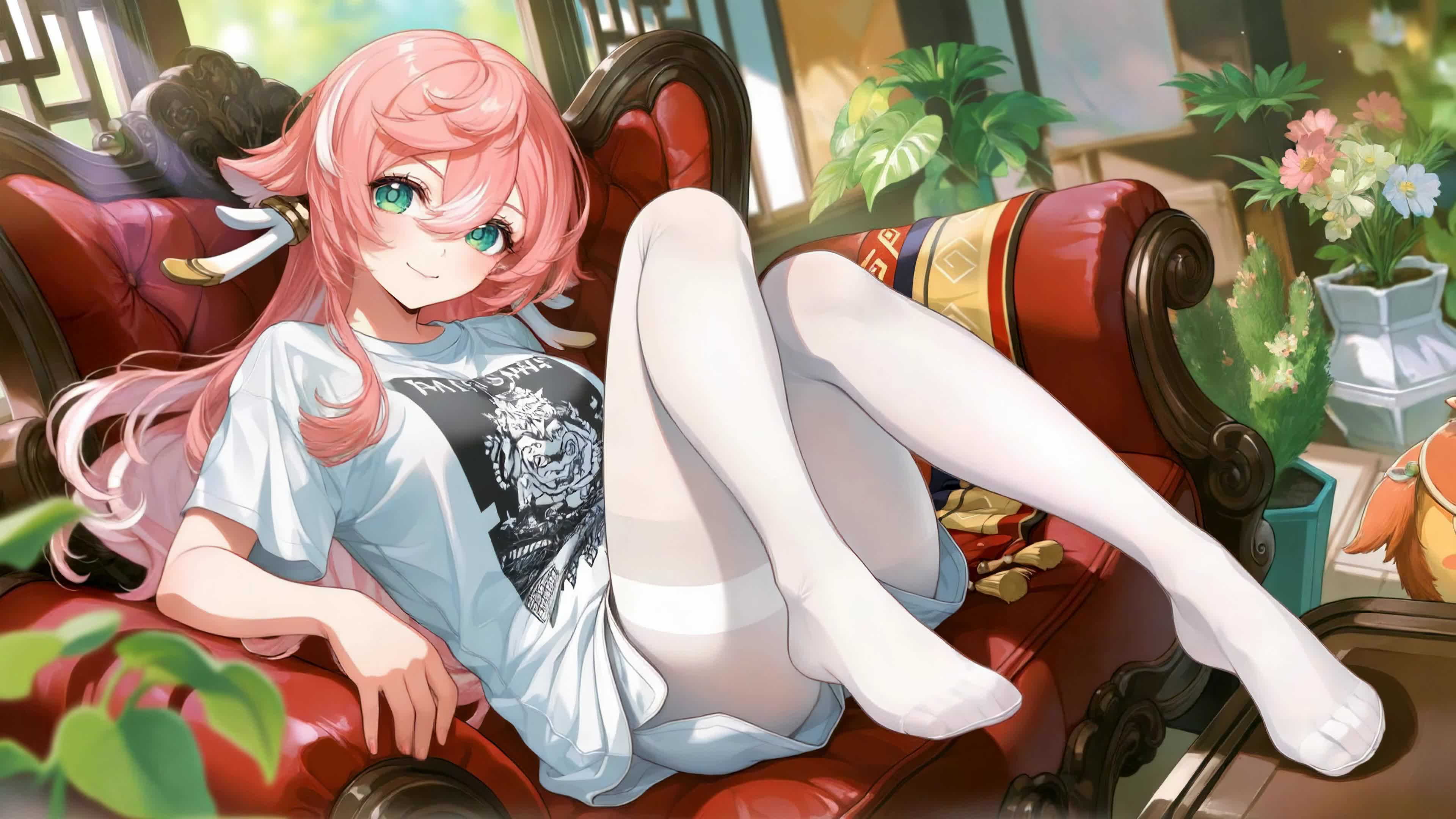 休闲粉发少女居家小憩