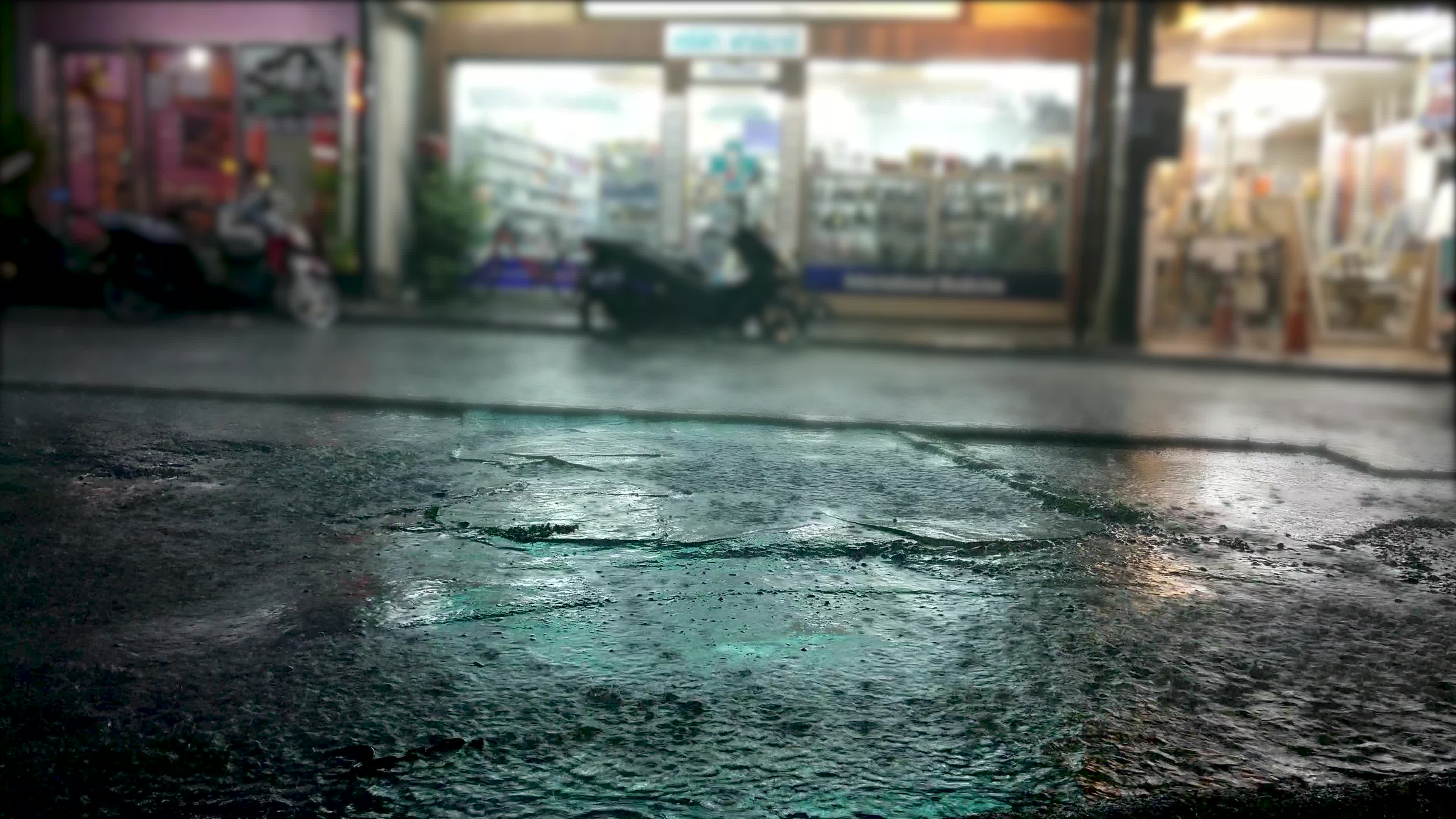小城暴雨