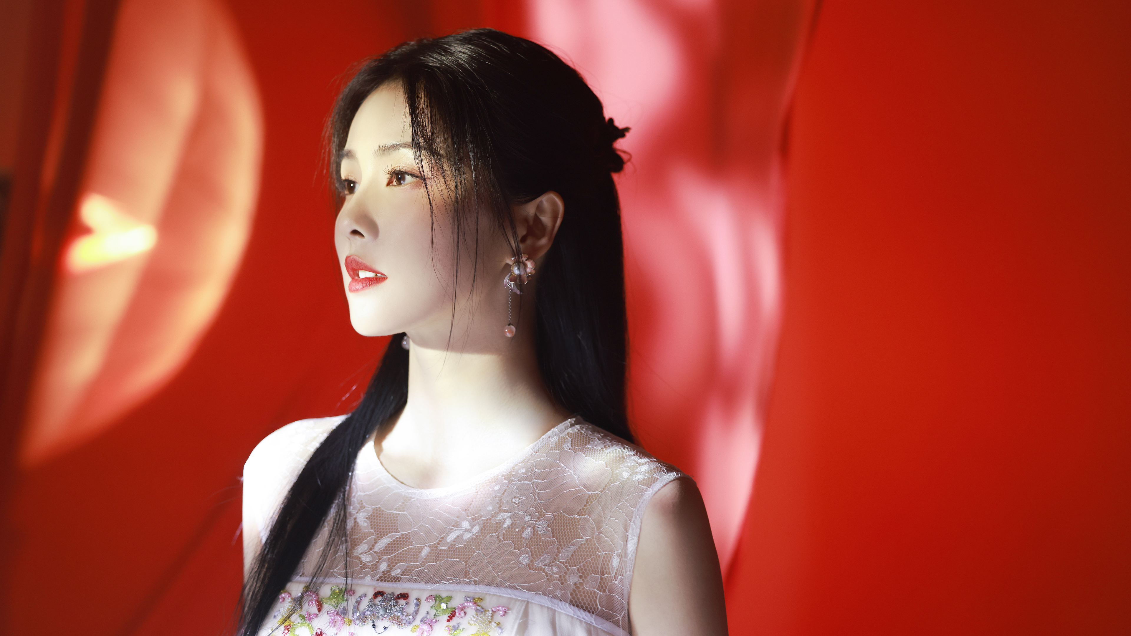 唯美 侧脸 美女 红色