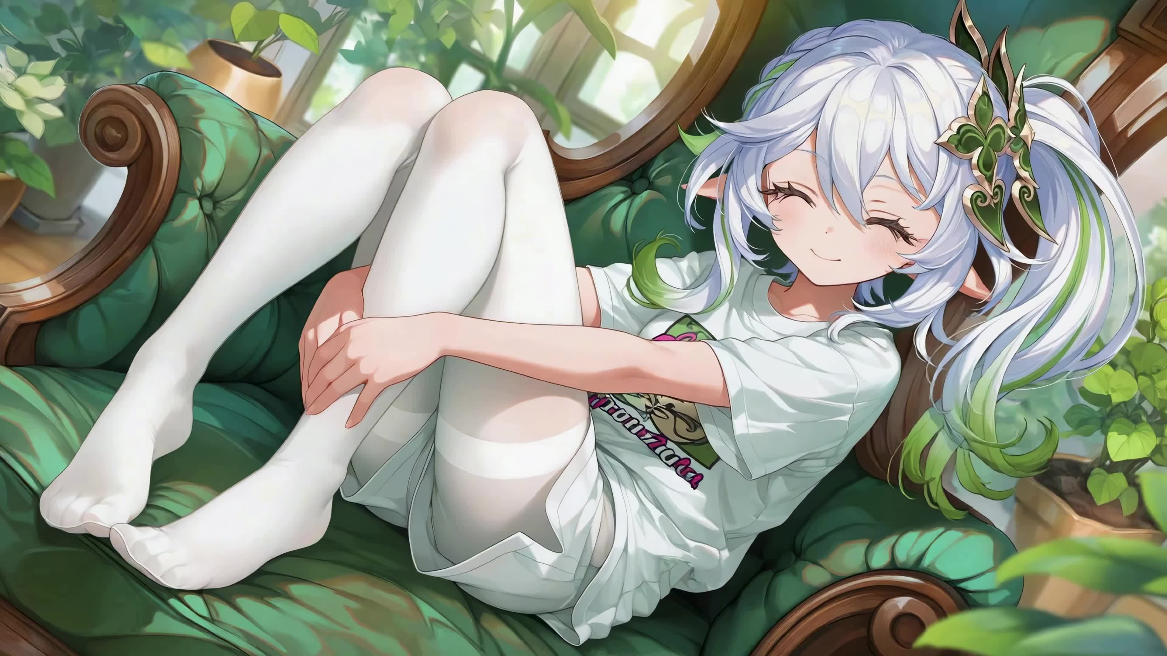 慵懒休憩的精灵少女