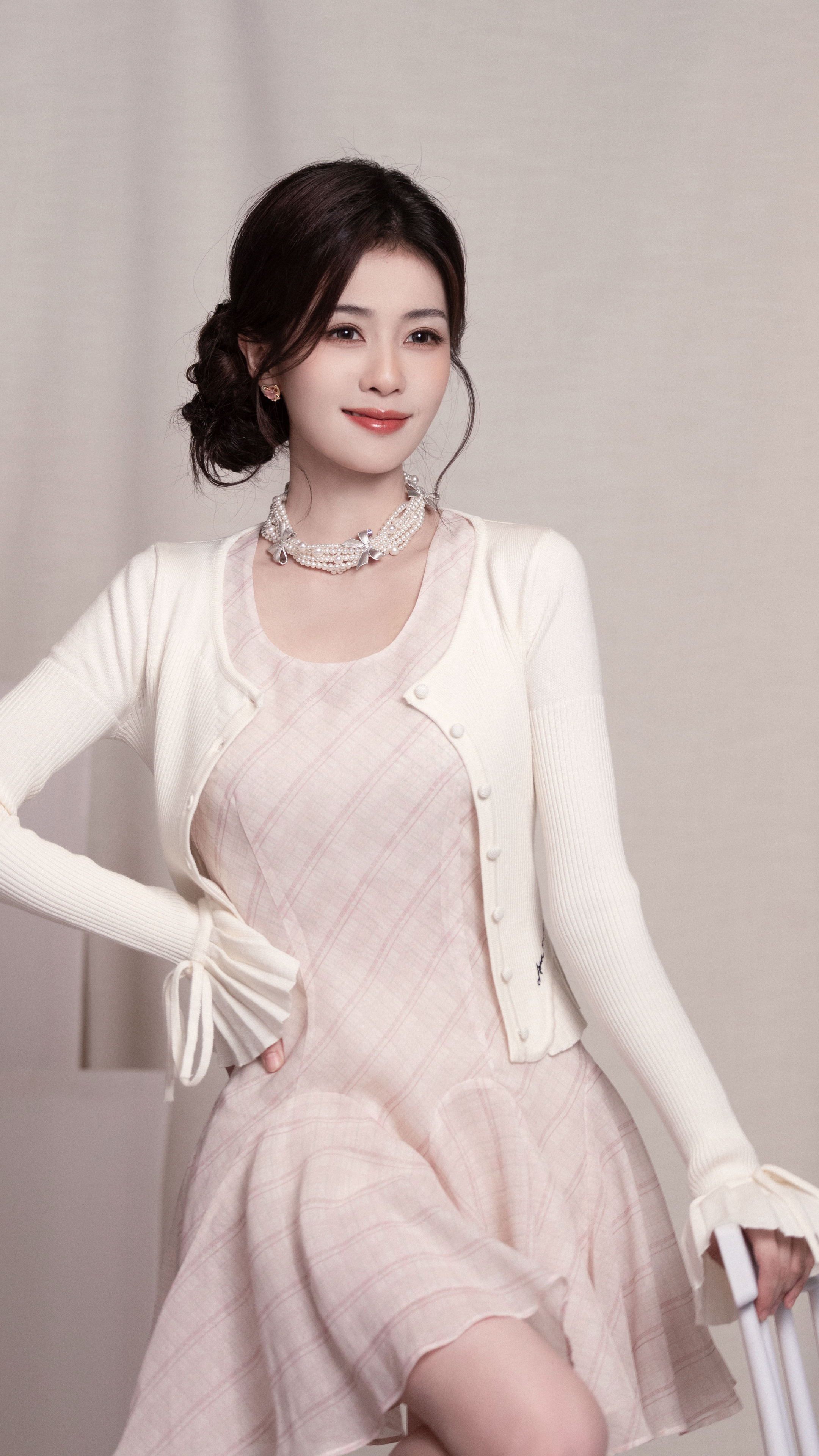 温馨美女白鹿 裙子 4k高清手机壁纸竖屏