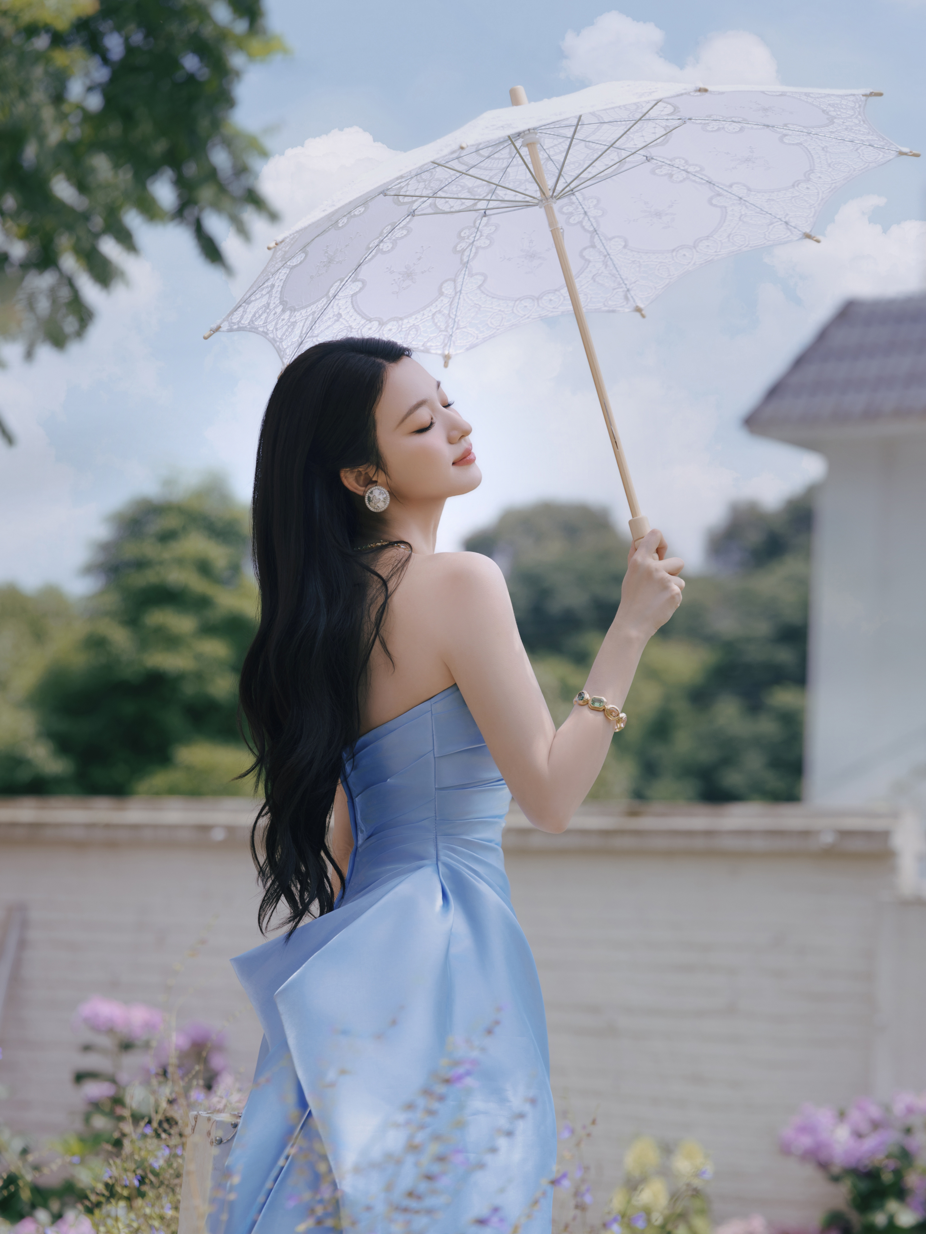 王楚然 蓝色裙子 伞 唯美 4k手机壁纸高清全屏