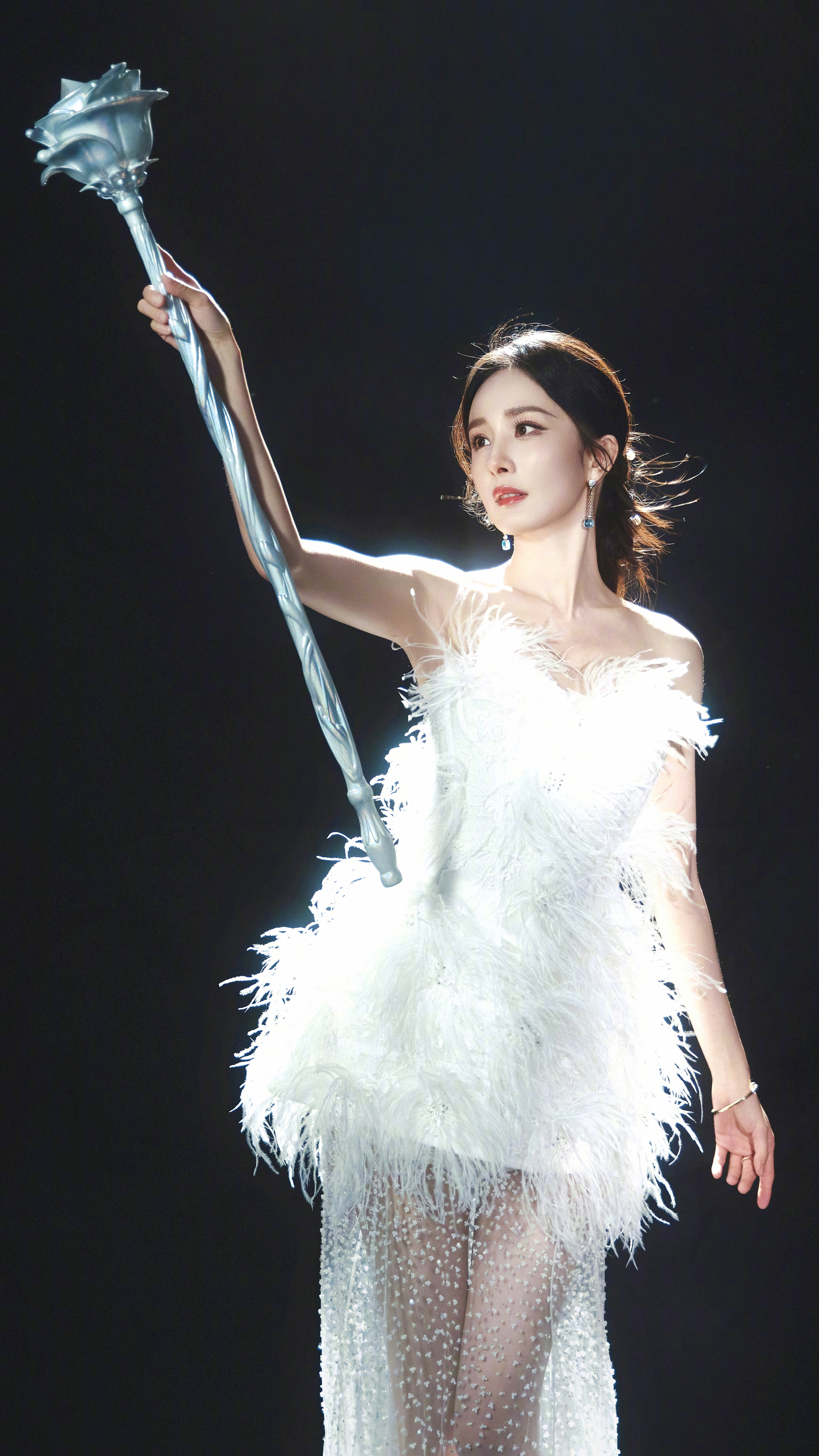 玫瑰法杖 白色裙子美女杨幂4k手机壁纸