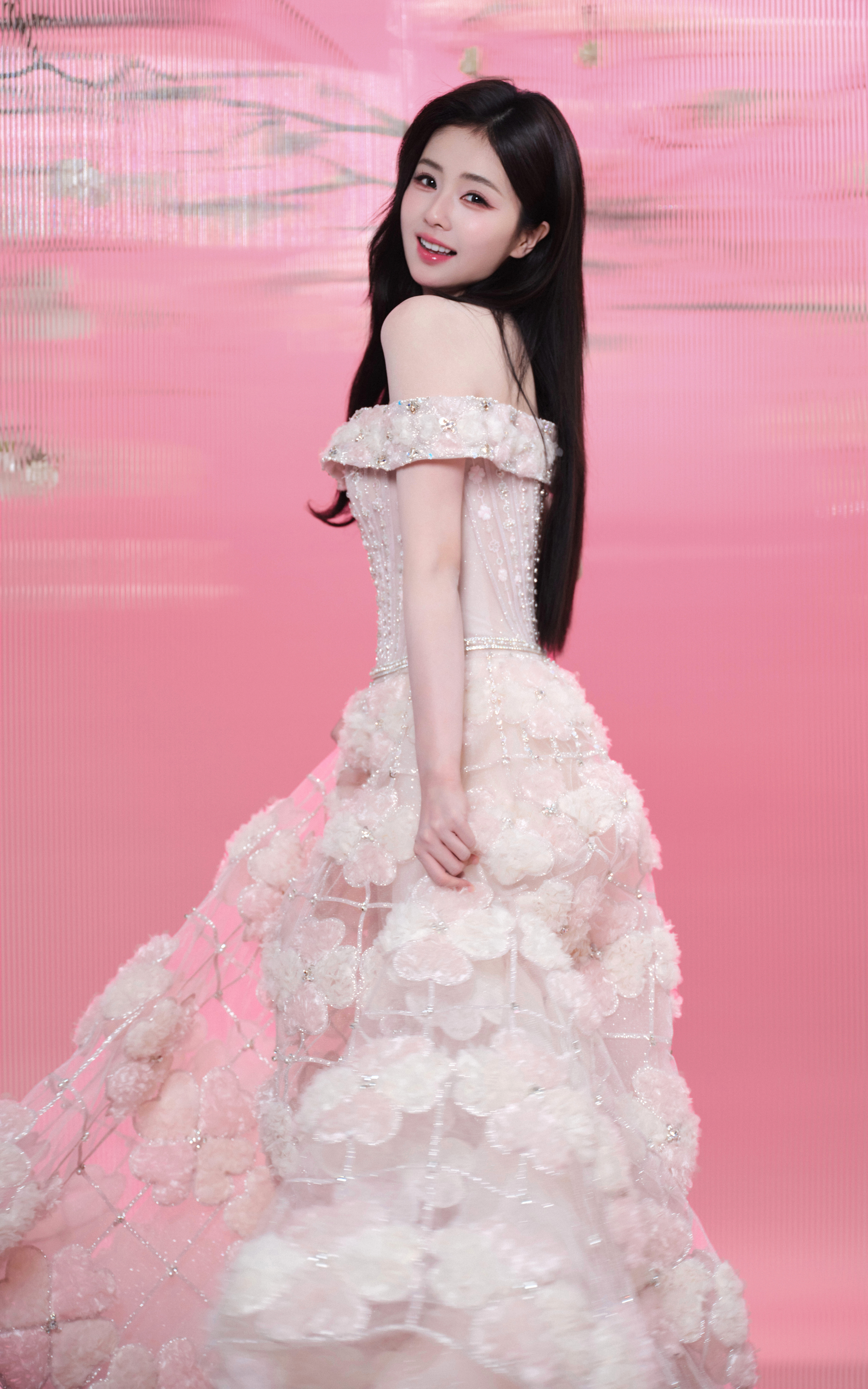 白鹿 粉裙 高清美女4k手机壁纸全屏