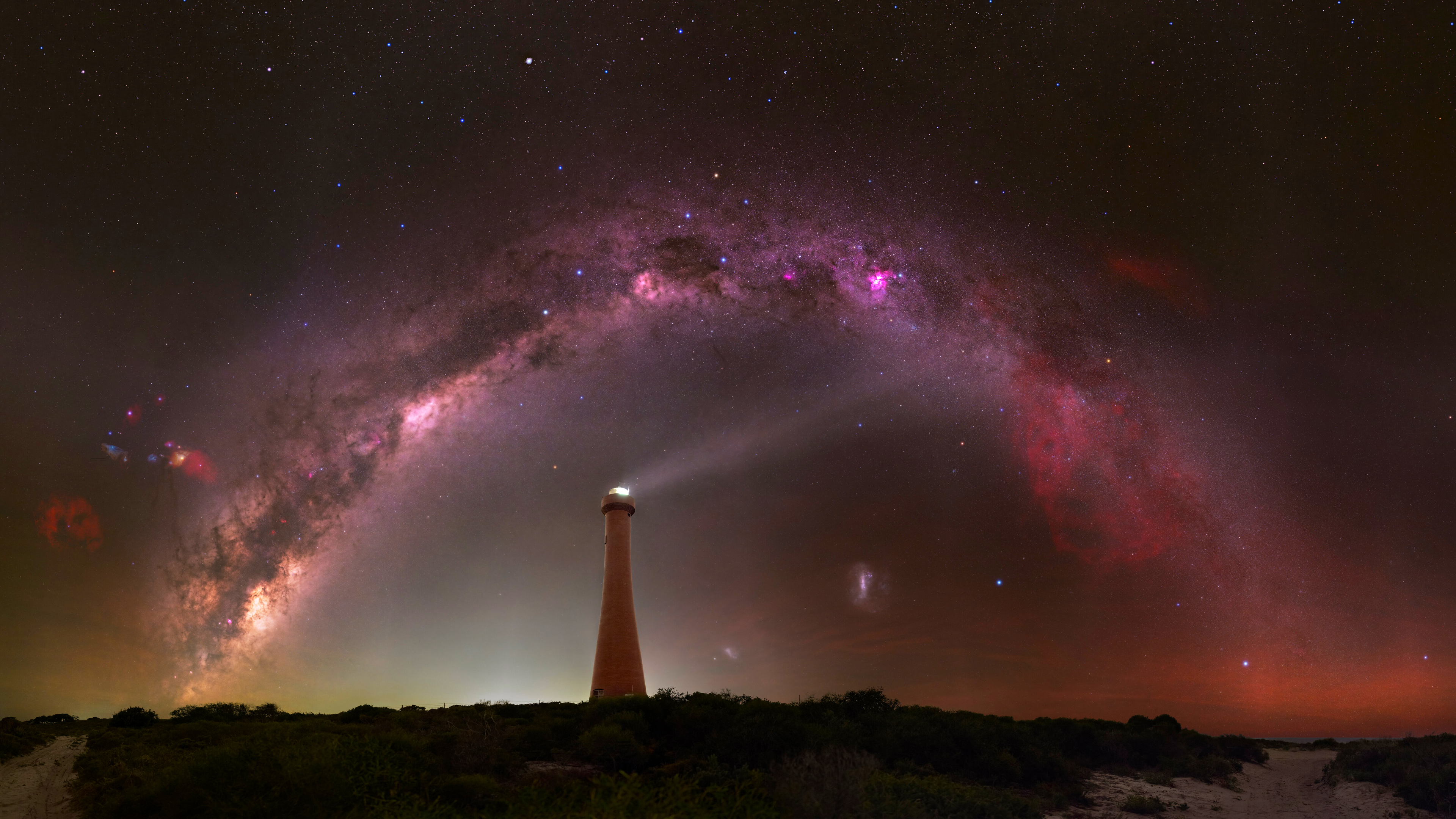自然风景 夜晚天空 星星 星团 星系 灯塔 4K高清壁纸 3840x2160
