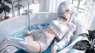 浴缸中的银发少女莫宁