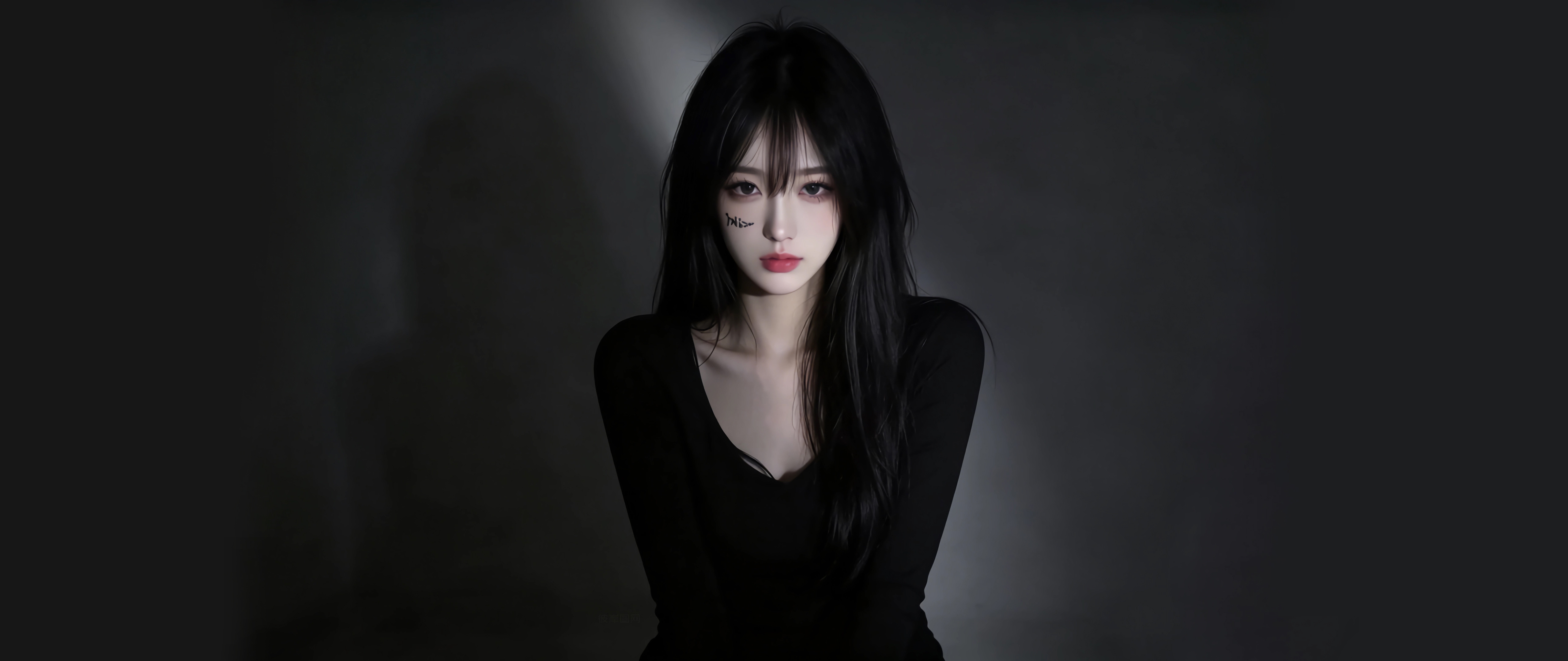 漂亮长发美女 黑色衣服