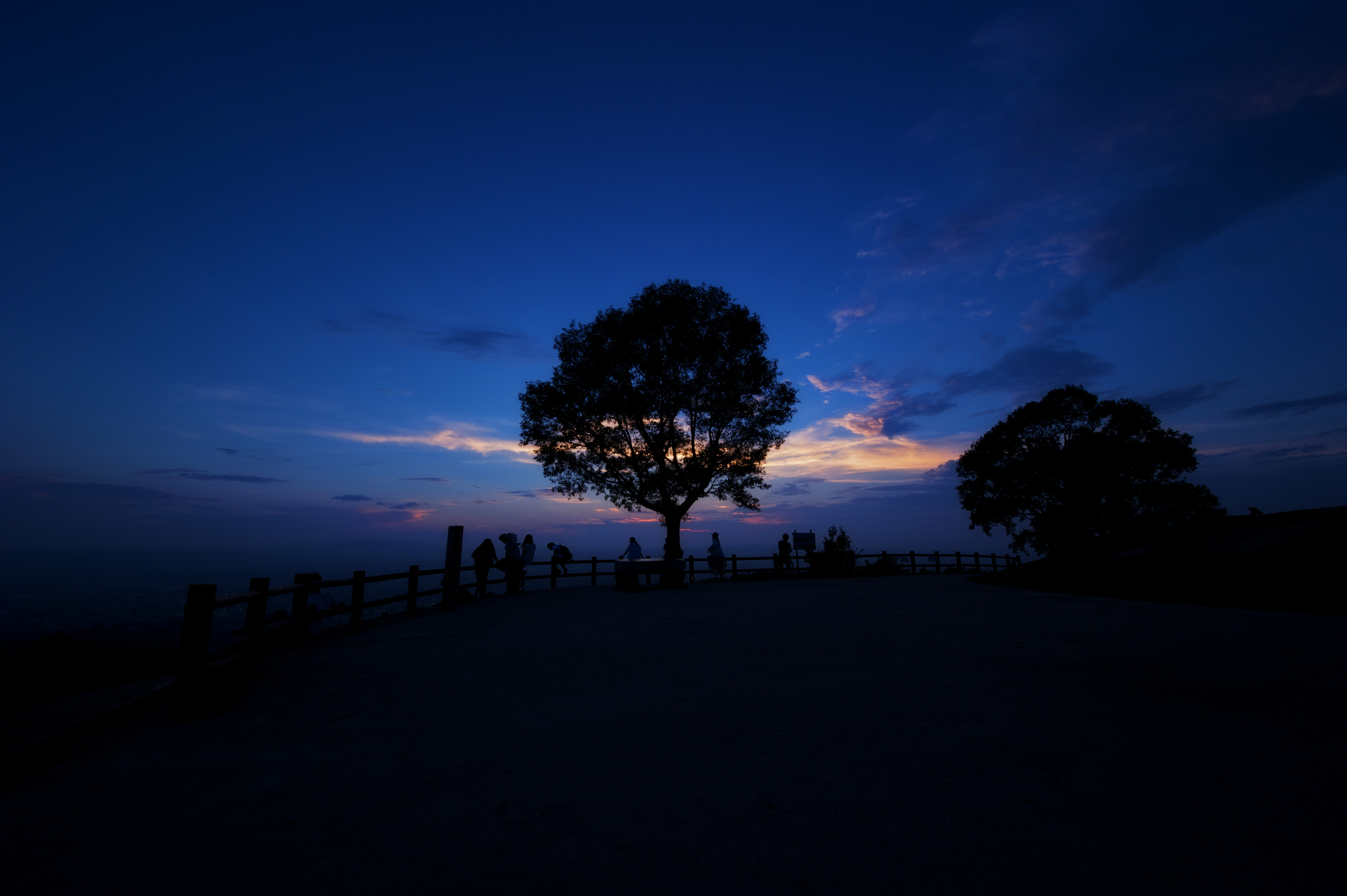一个炎热的夏日夜晚4k风_20719