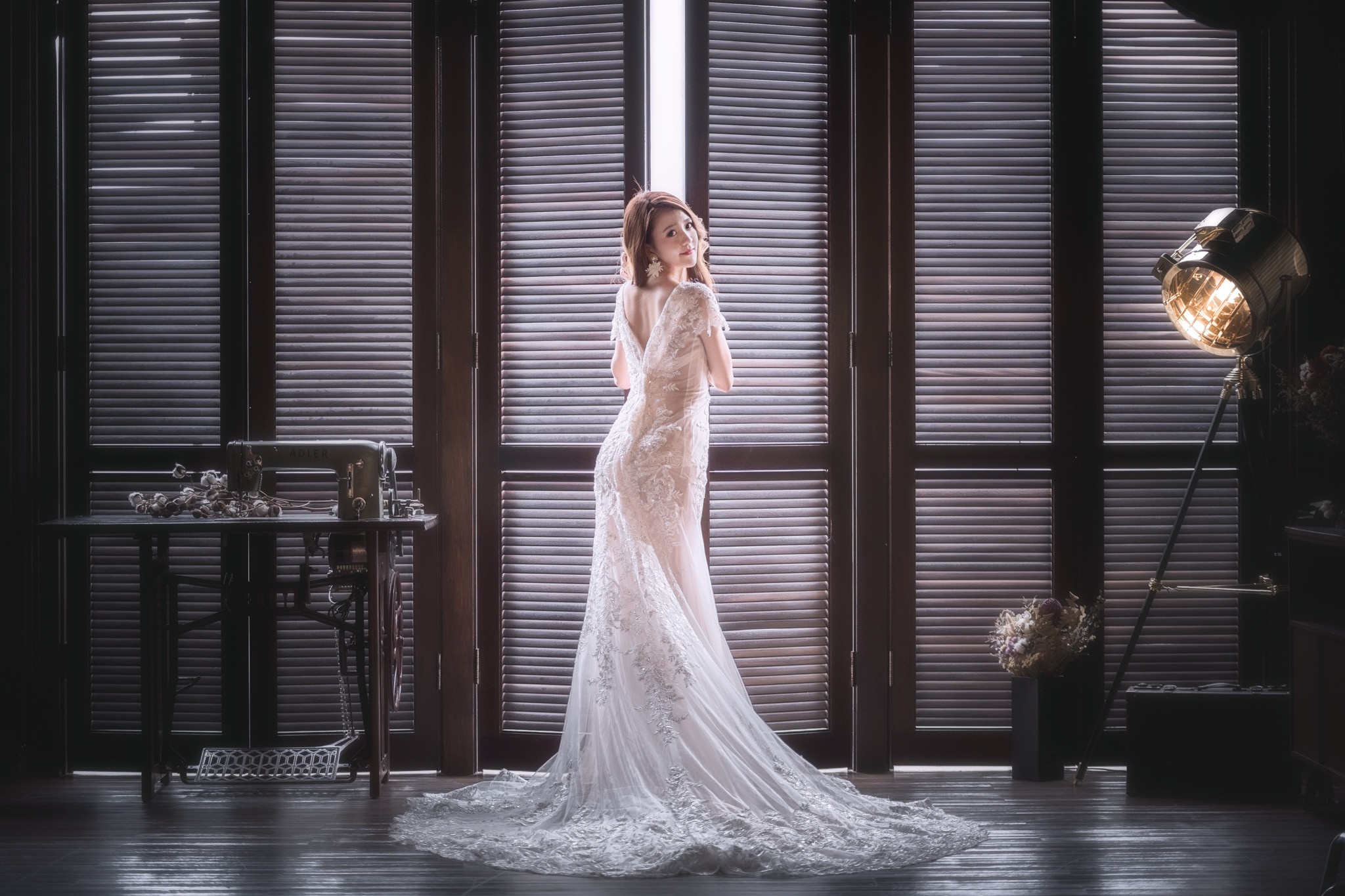 唯美白色婚纱摄影美女图_4153