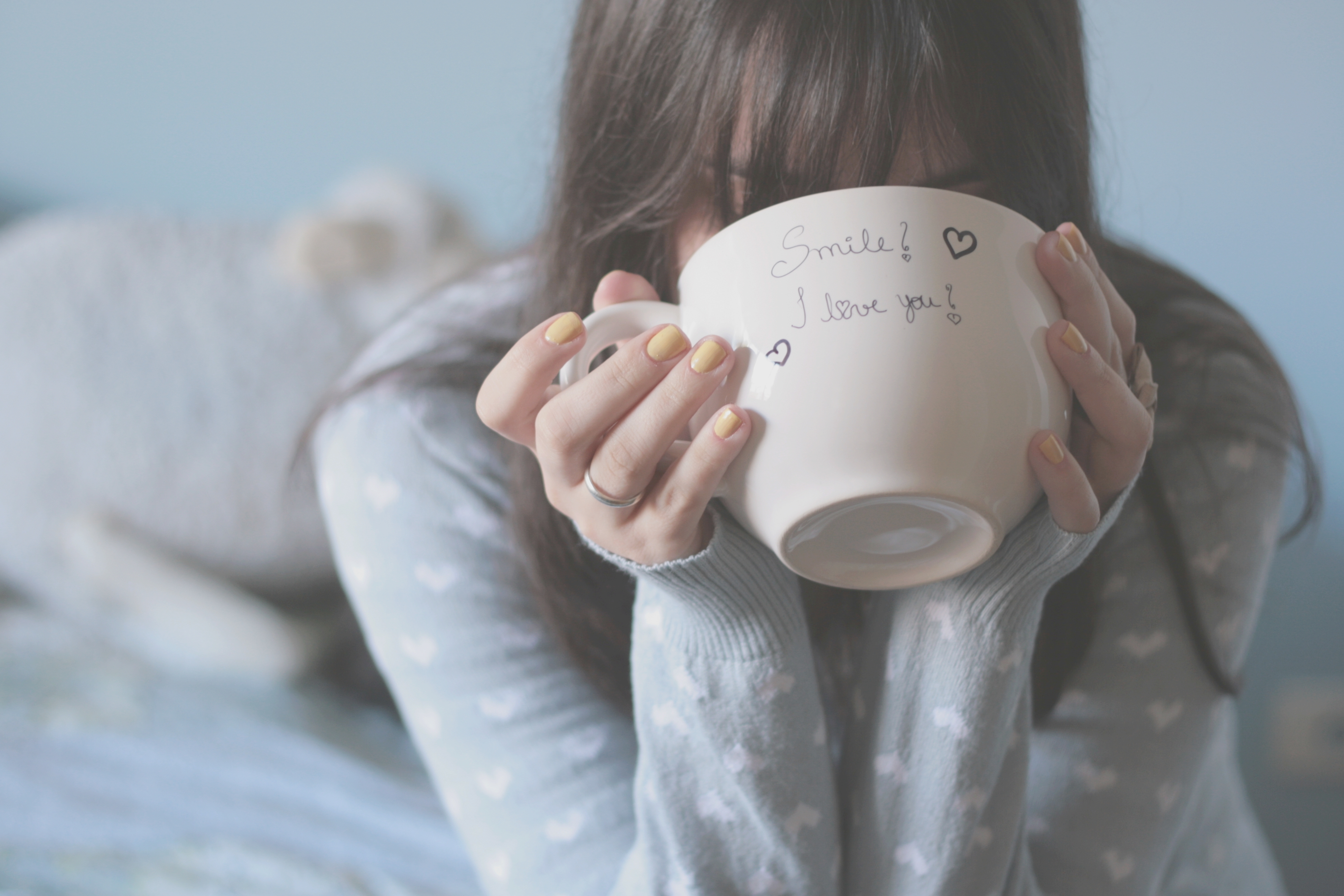 女孩 手 杯子 4K壁纸_7509