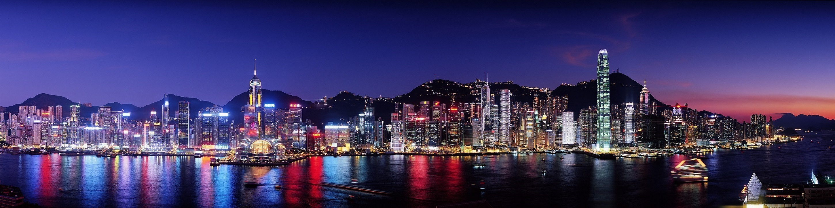 明亮的现代化城市的夜晚_3057