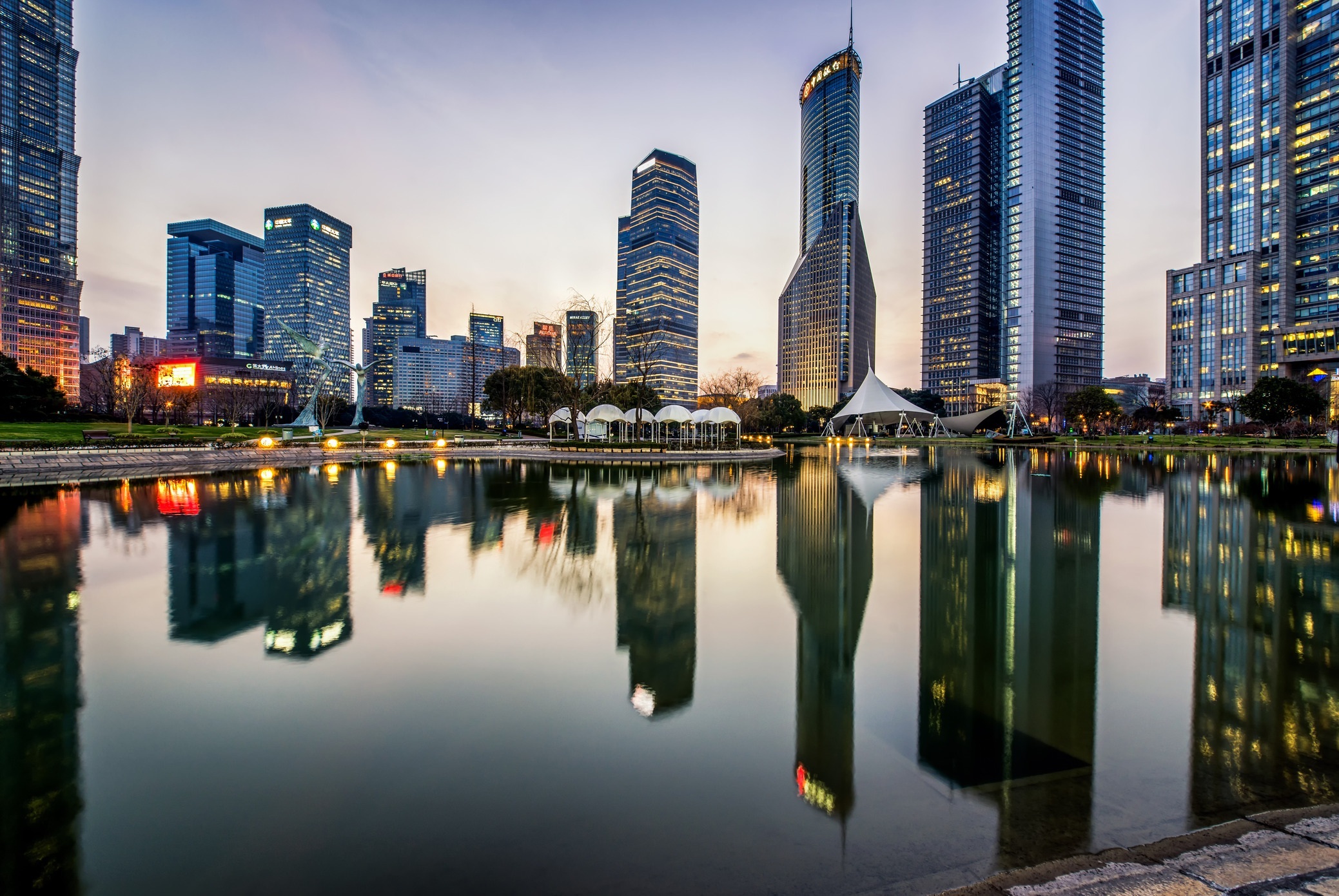 水中的现代建筑图片_2574