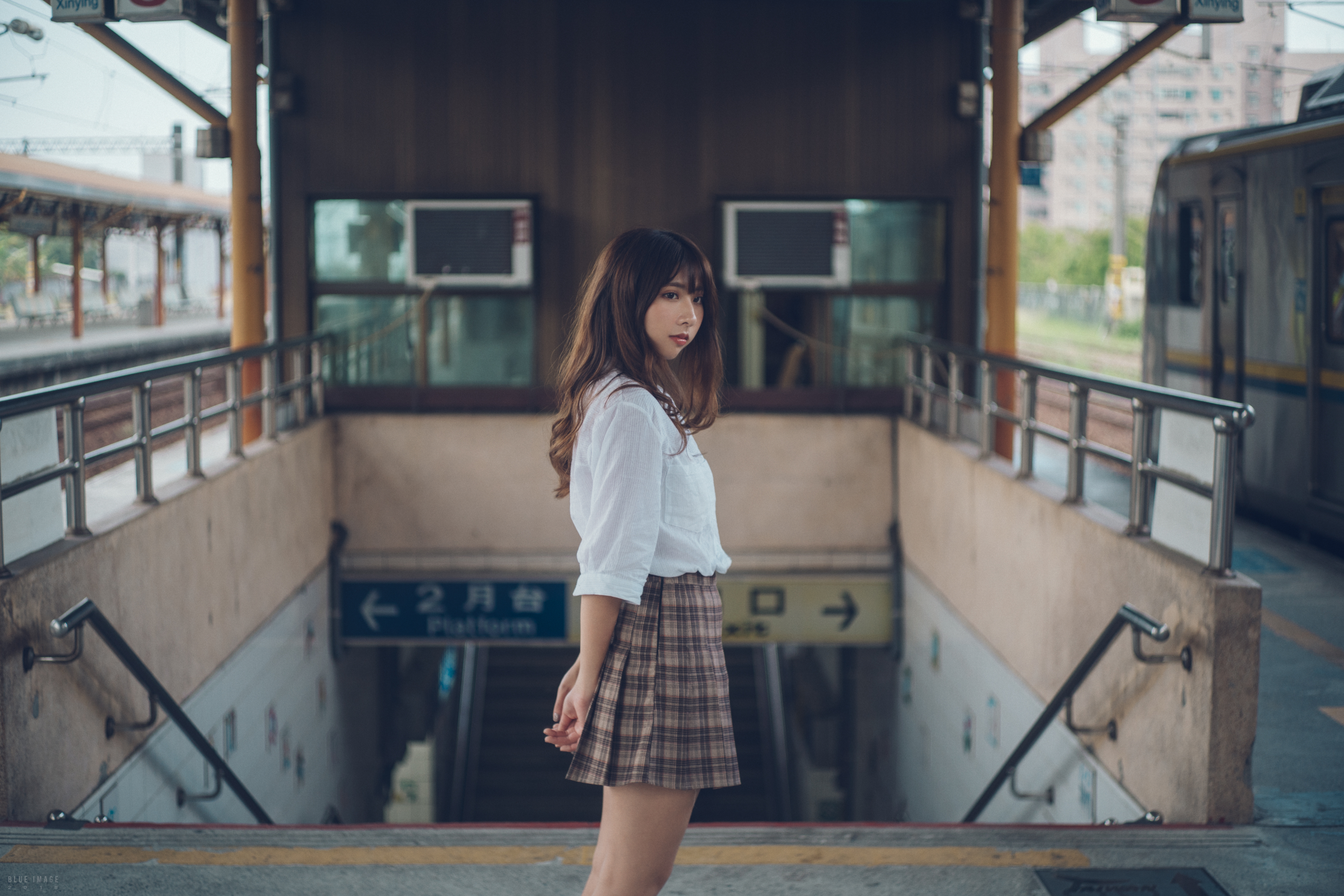 站台 地铁口 美女人物4k_20541