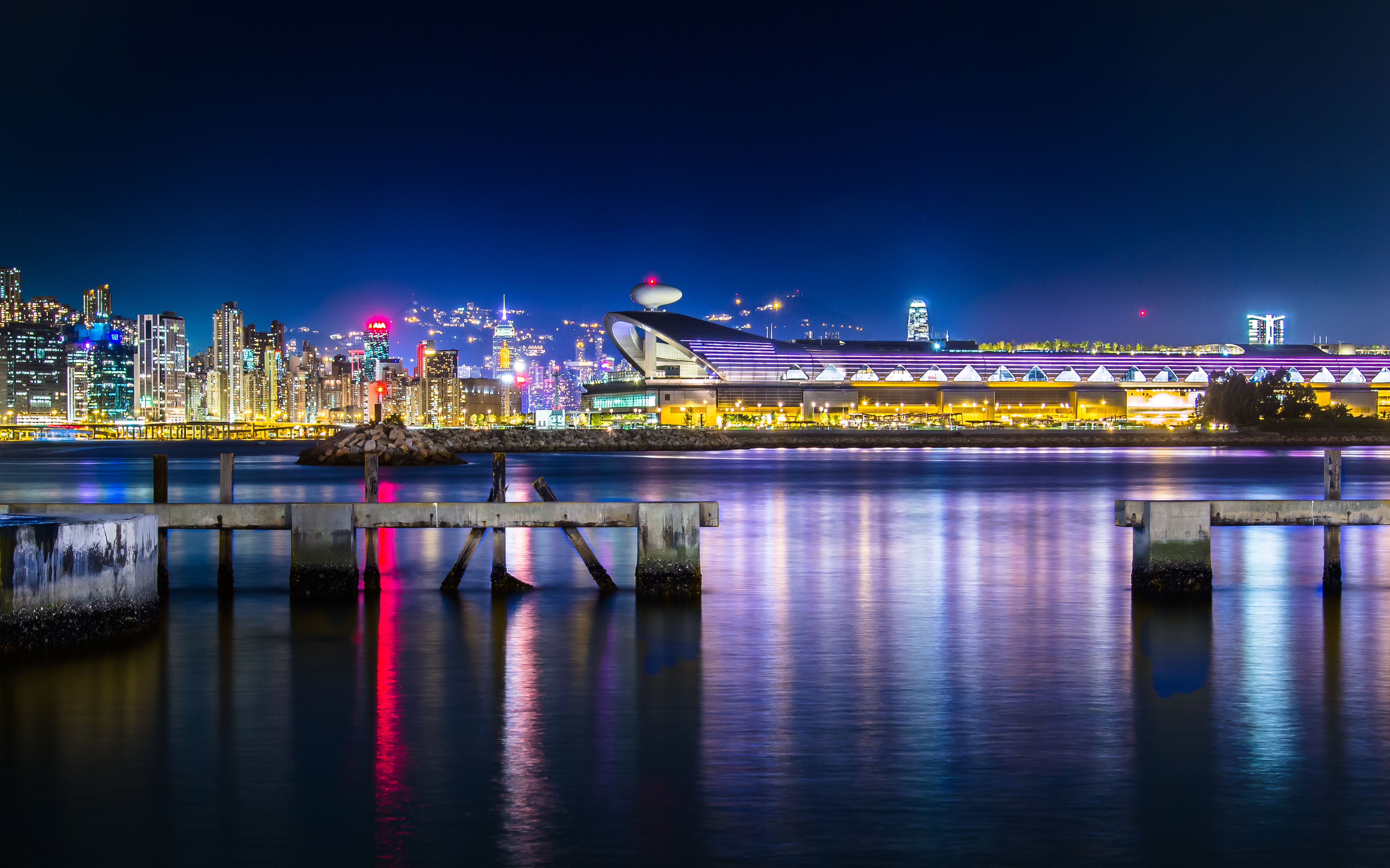 美丽的海滨城市夜景4K壁_11718
